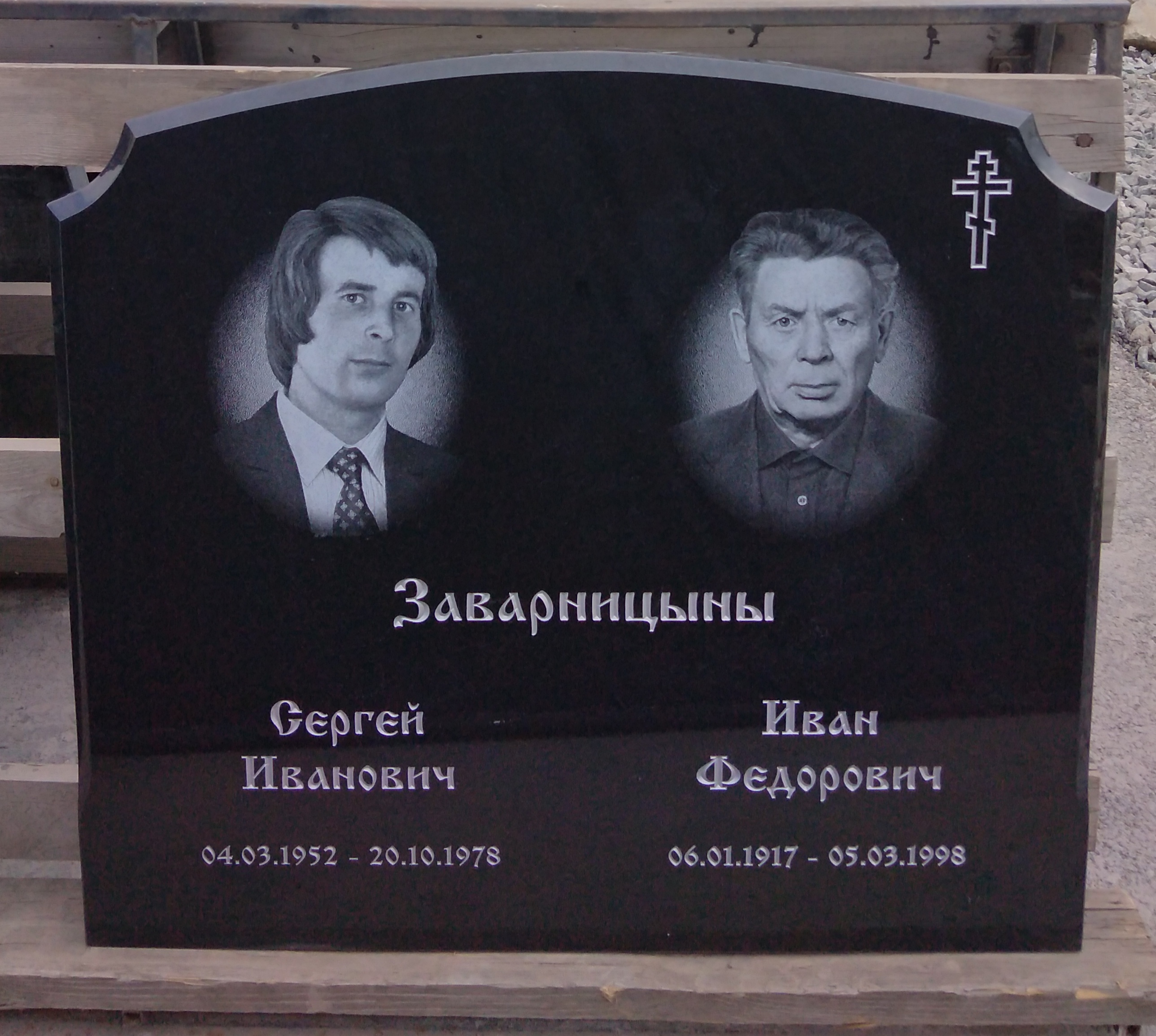 Памятник №051 из черного гранита — фото 5